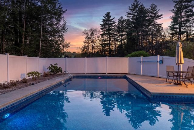 8 Lilac Way, Stratham, NH 03885
