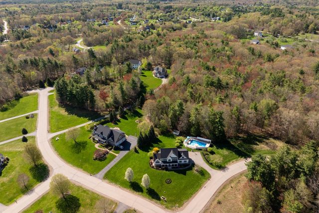 8 Lilac Way, Stratham, NH 03885