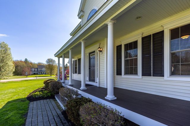 8 Lilac Way, Stratham, NH 03885