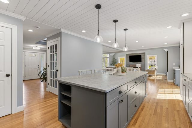 8 Lilac Way, Stratham, NH 03885