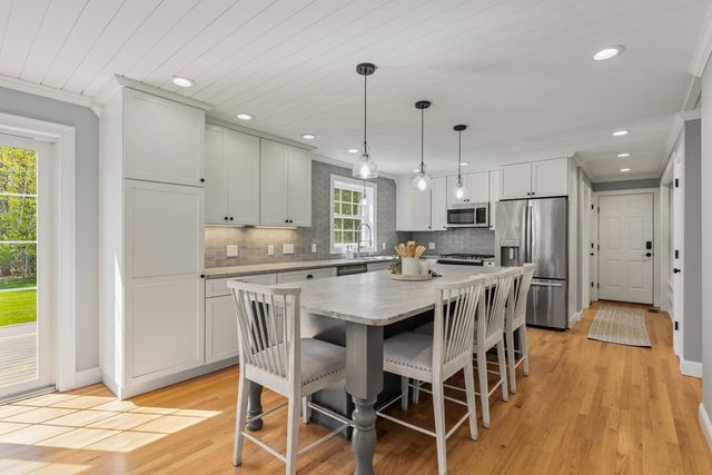 8 Lilac Way, Stratham, NH 03885