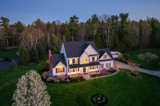 8 Lilac Way, Stratham, NH 03885