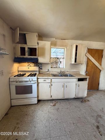 712 W Calle Adelanto, Tucson, AZ 85705