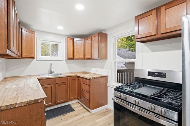 3584 Brookside Road, Cuyahoga Falls, OH 44221