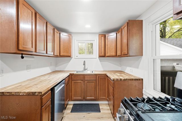 3584 Brookside Road, Cuyahoga Falls, OH 44221