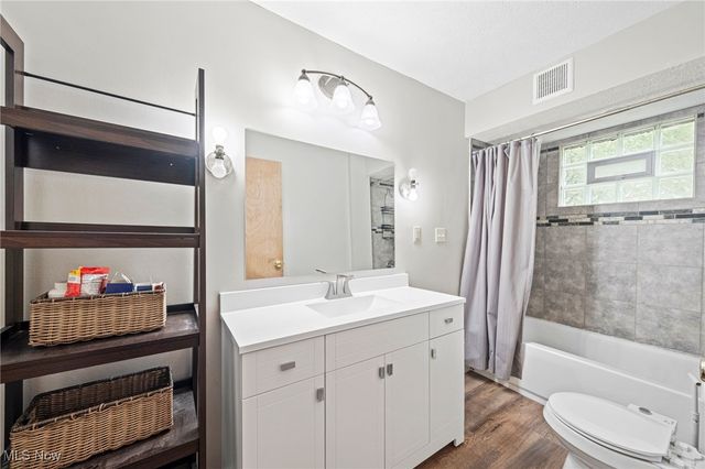 3584 Brookside Road, Cuyahoga Falls, OH 44221