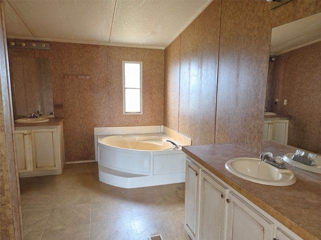 327 County Road 160, Whitesboro, TX 76273