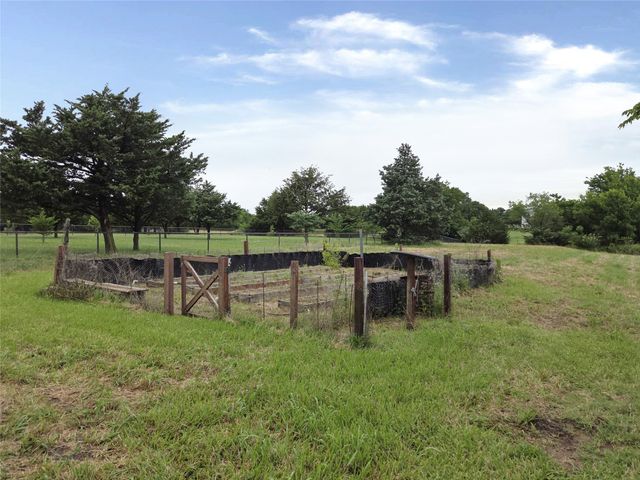 327 County Road 160, Whitesboro, TX 76273