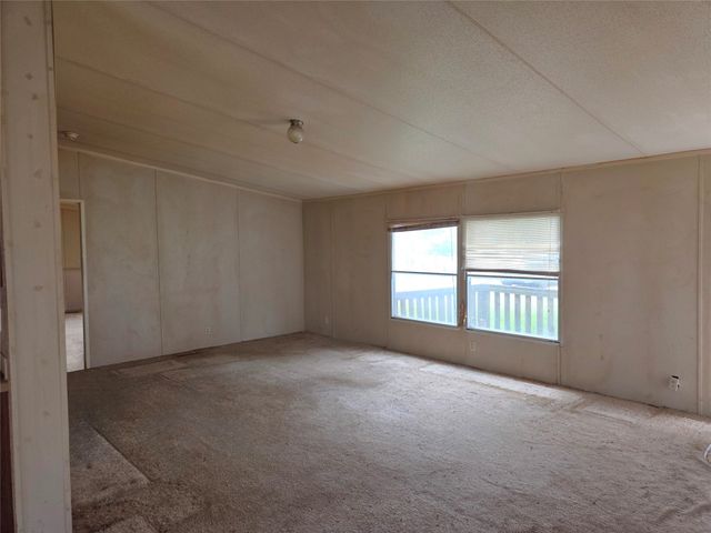 327 County Road 160, Whitesboro, TX 76273