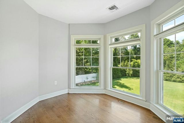 109 Blauvelt Avenue, Ho-ho-kus, NJ 07423