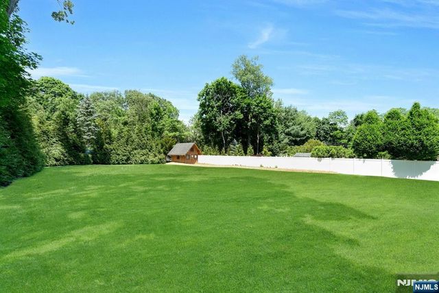 109 Blauvelt Avenue, Ho-ho-kus, NJ 07423