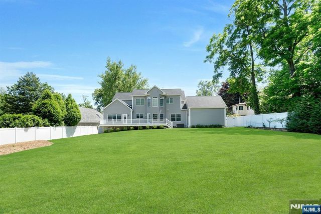 109 Blauvelt Avenue, Ho-ho-kus, NJ 07423