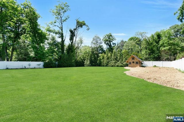 109 Blauvelt Avenue, Ho-ho-kus, NJ 07423