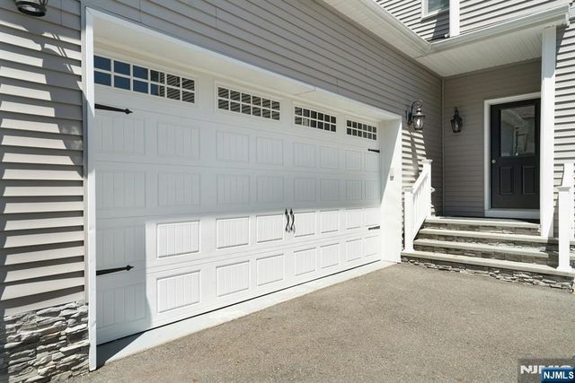109 Blauvelt Avenue, Ho-ho-kus, NJ 07423