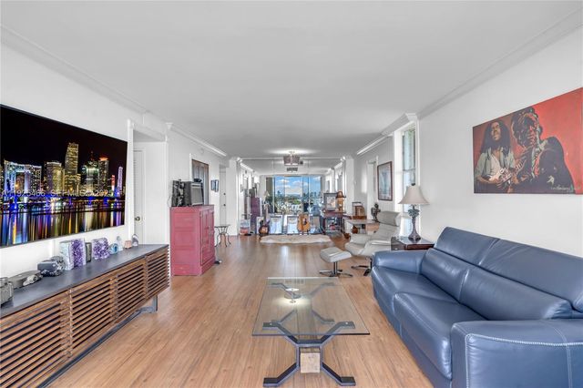 1865 79th St Cswy PHI, North Bay Village, FL 33141