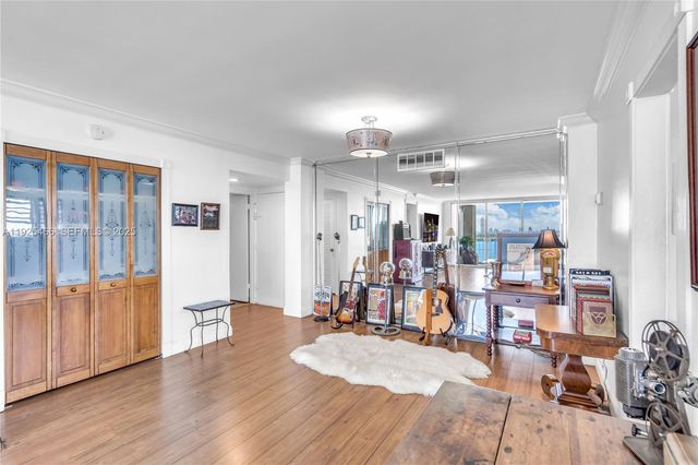 1865 79th St Cswy PHI, North Bay Village, FL 33141