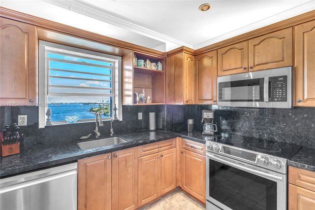 1865 79th St Cswy PHI, North Bay Village, FL 33141