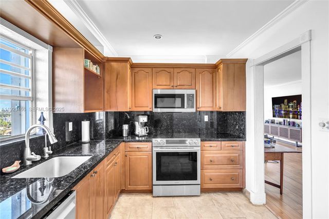 1865 79th St Cswy PHI, North Bay Village, FL 33141