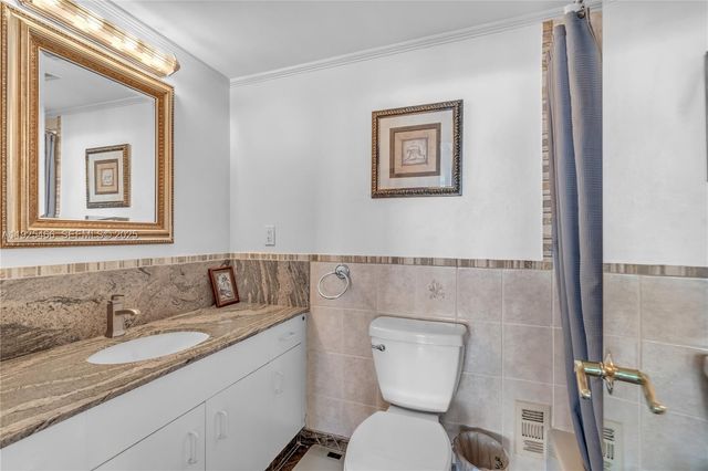 1865 79th St Cswy PHI, North Bay Village, FL 33141