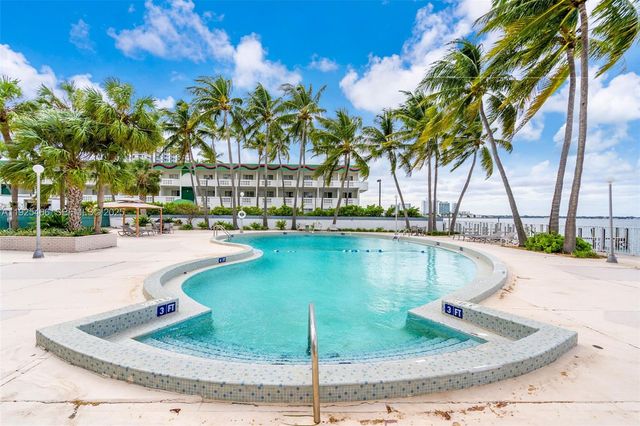 1865 79th St Cswy PHI, North Bay Village, FL 33141