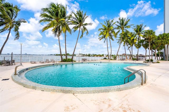 1865 79th St Cswy PHI, North Bay Village, FL 33141