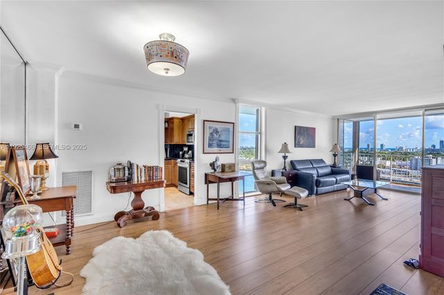 1865 79th St Cswy PHI, North Bay Village, FL 33141