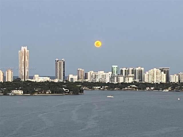 1865 79th St Cswy PHI, North Bay Village, FL 33141