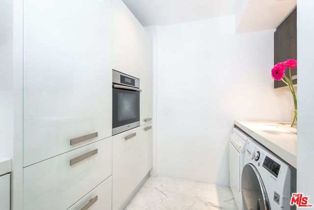 9033 Vista Grande Street 2, West Hollywood, CA 90069