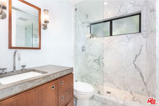 9033 Vista Grande Street 2, West Hollywood, CA 90069