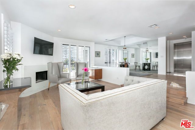 9033 Vista Grande Street 2, West Hollywood, CA 90069