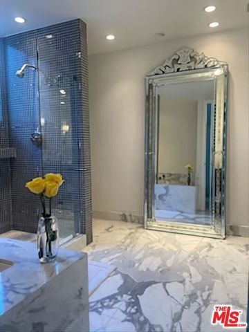 9033 Vista Grande Street 2, West Hollywood, CA 90069