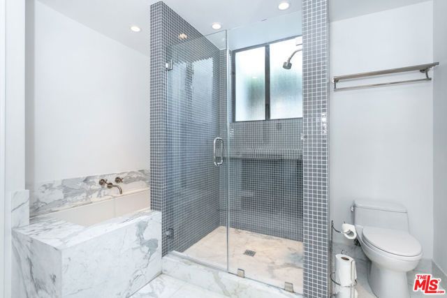 9033 Vista Grande Street 2, West Hollywood, CA 90069
