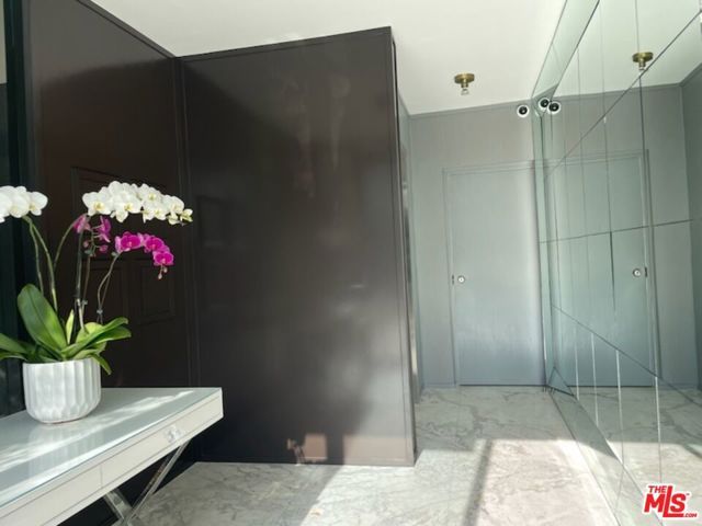 9033 Vista Grande Street 2, West Hollywood, CA 90069