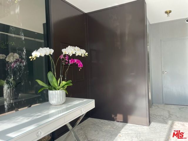 9033 Vista Grande Street 2, West Hollywood, CA 90069