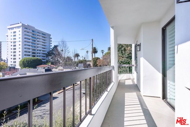 9033 Vista Grande Street 2, West Hollywood, CA 90069