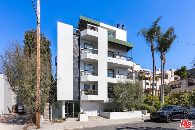 9033 Vista Grande Street 2, West Hollywood, CA 90069