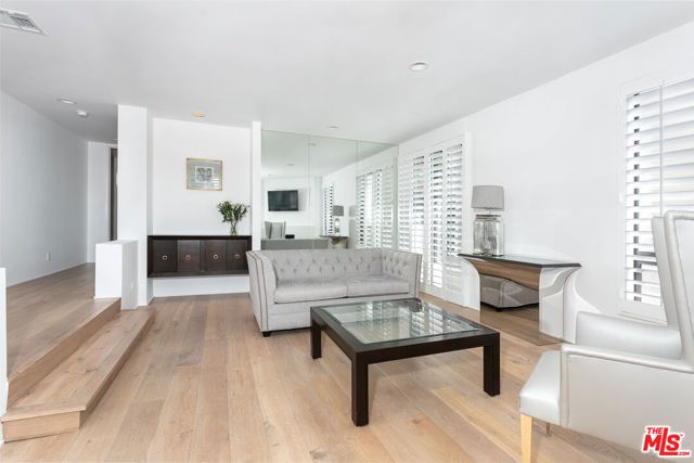 9033 Vista Grande Street 2, West Hollywood, CA 90069