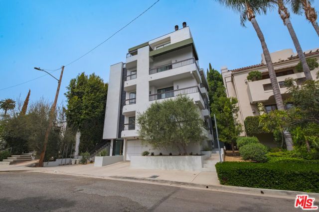 9033 Vista Grande Street 2, West Hollywood, CA 90069