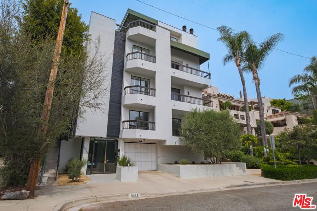 9033 Vista Grande Street 2, West Hollywood, CA 90069