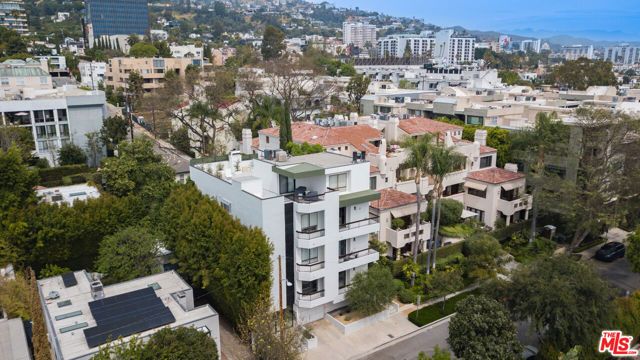 9033 Vista Grande Street 2, West Hollywood, CA 90069
