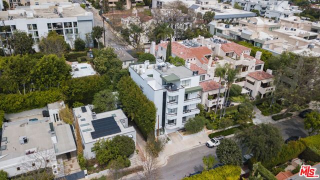 9033 Vista Grande Street 2, West Hollywood, CA 90069