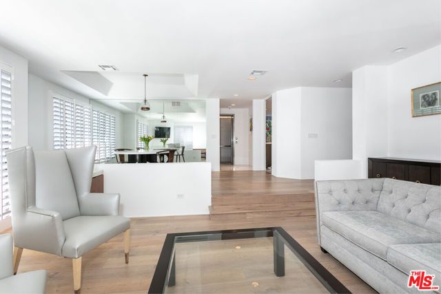 9033 Vista Grande Street 2, West Hollywood, CA 90069