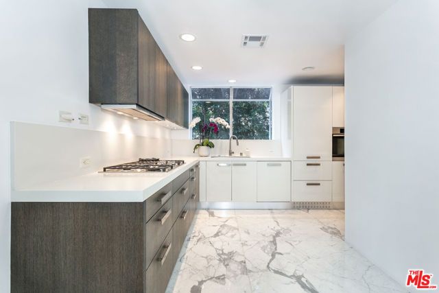 9033 Vista Grande Street 2, West Hollywood, CA 90069