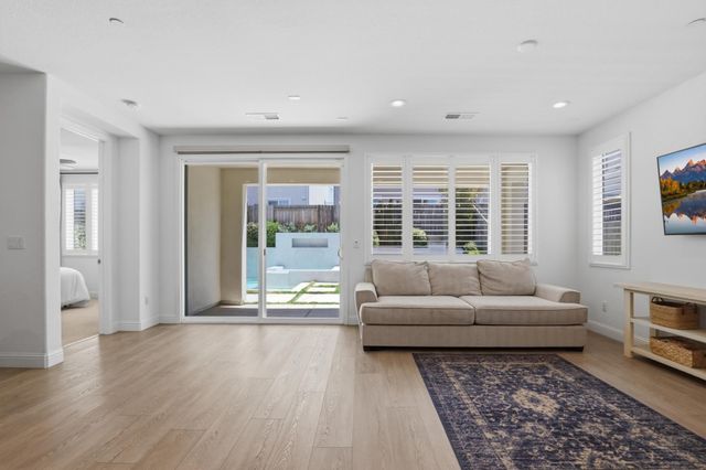 909 Hopkins St, Lincoln, CA 95648