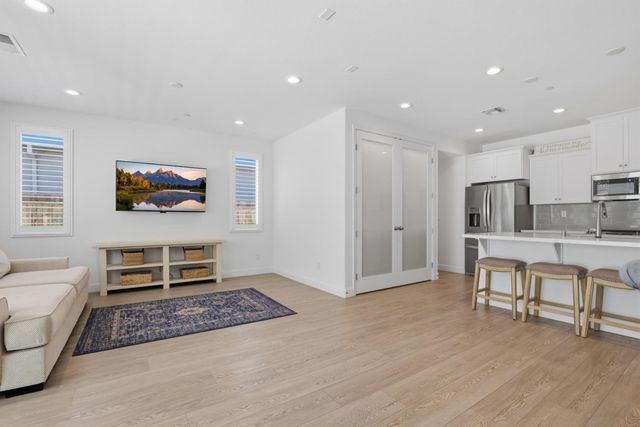 909 Hopkins St, Lincoln, CA 95648