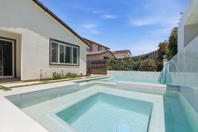 909 Hopkins St, Lincoln, CA 95648