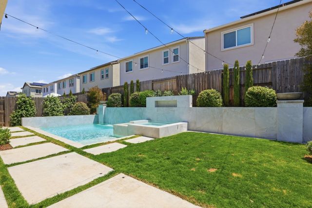 909 Hopkins St, Lincoln, CA 95648
