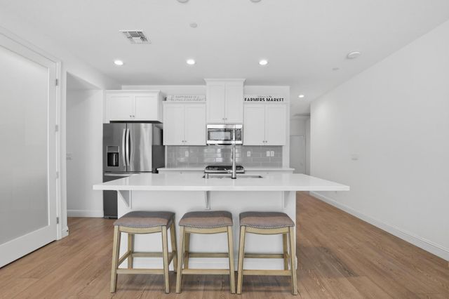 909 Hopkins St, Lincoln, CA 95648