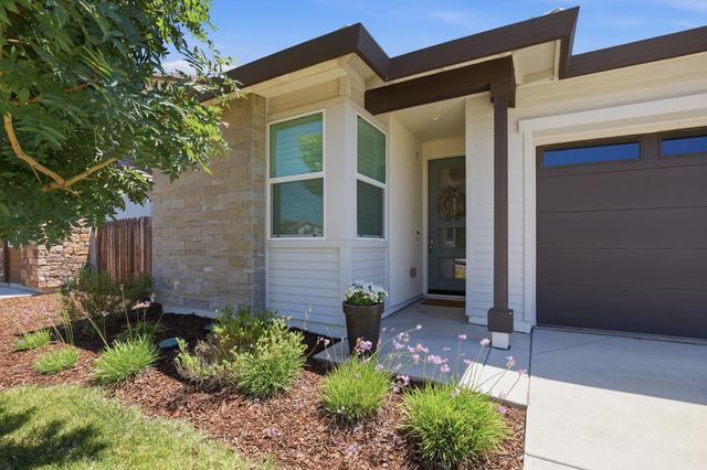 909 Hopkins St, Lincoln, CA 95648