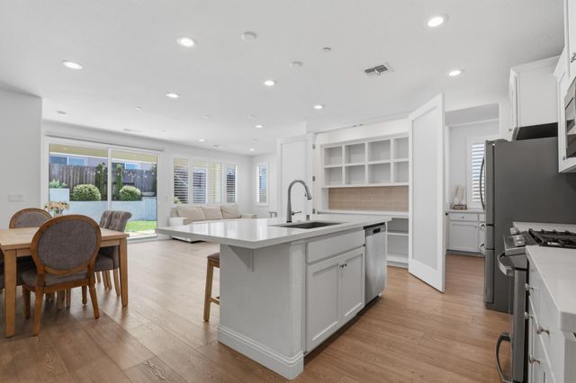 909 Hopkins St, Lincoln, CA 95648